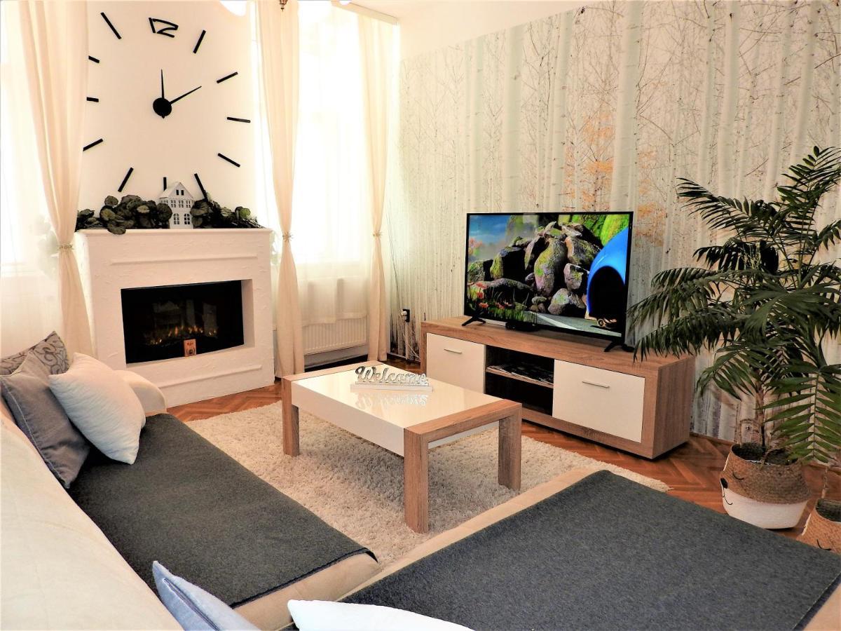 Lena Apartman - Eger Exteriör bild