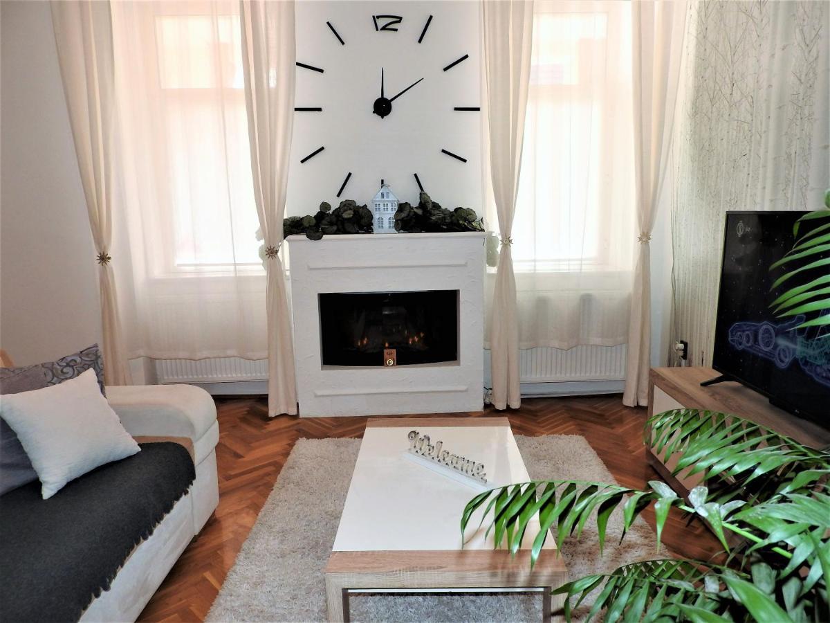 Lena Apartman - Eger Exteriör bild